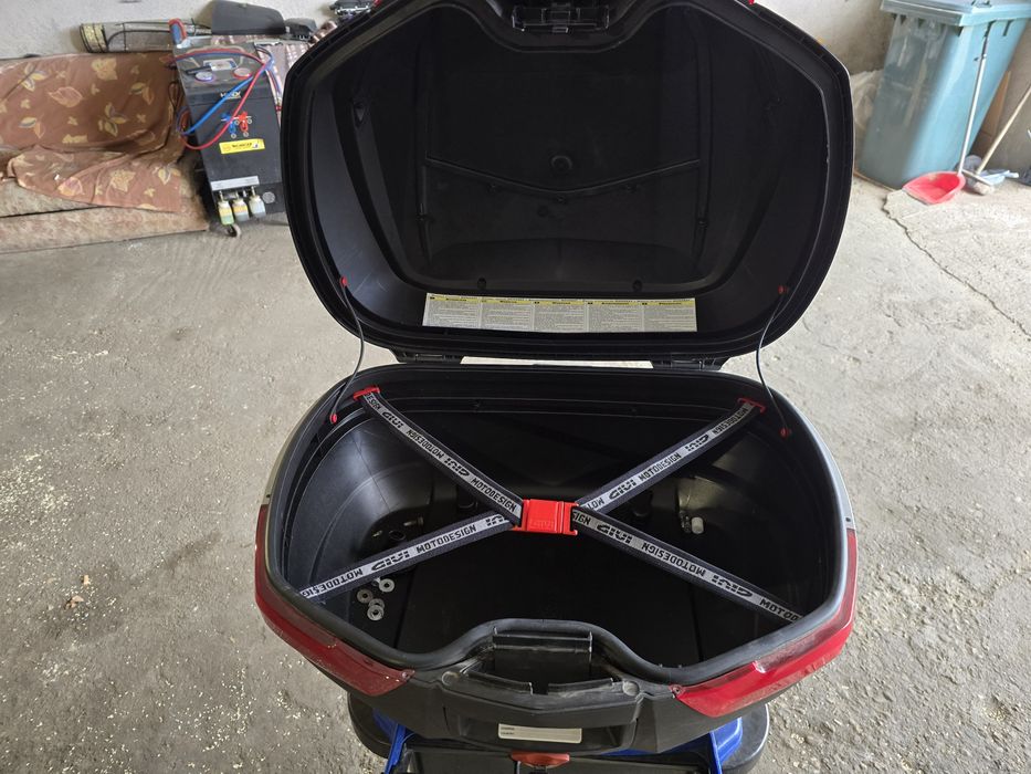 Top Case Lada GIVI  54 L Moto/Can Am Spyder  Ryker cu suport  OEM Isotta