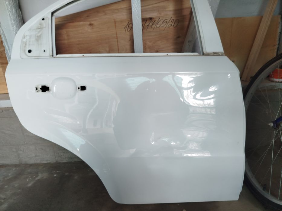 Nexia 3 orqa oʻng tomon eshi radnoy