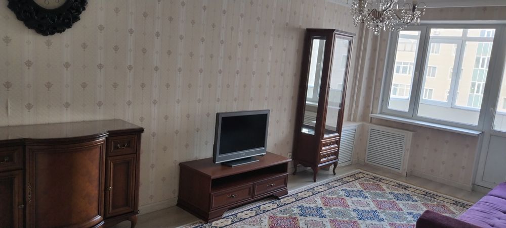 Комод и шкаф для посуды(винтаж) .