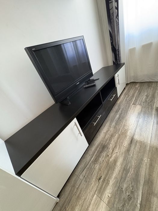 Mobila living alb cu begru lucios