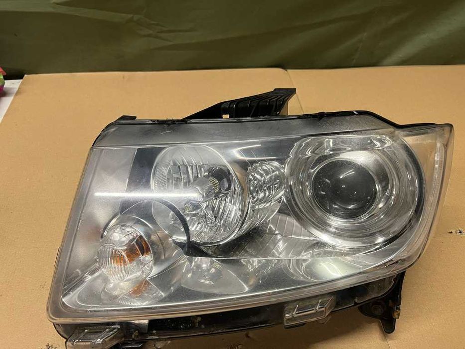 Far stanga dreapta cu lupa Jeep Compass 2012