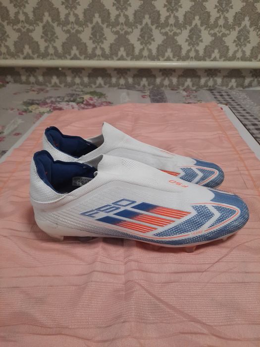 Butsa orginal F50 Futbol oʻynash uchun