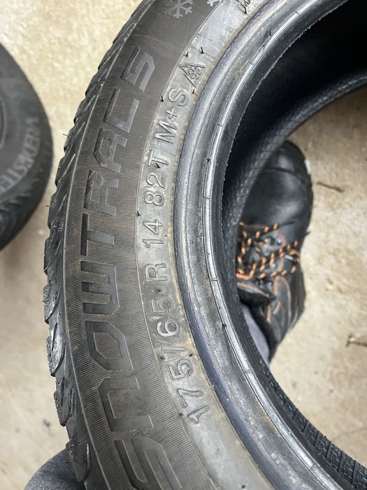 175/65 R14  de iarna M+S.