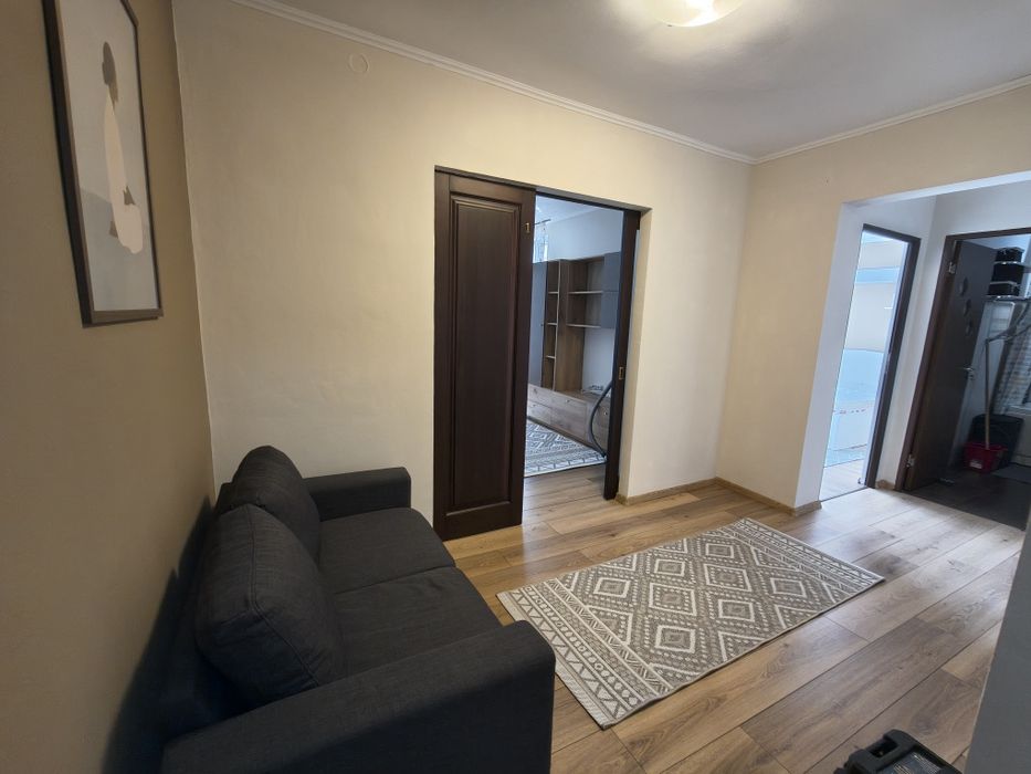 Închiriez apartament