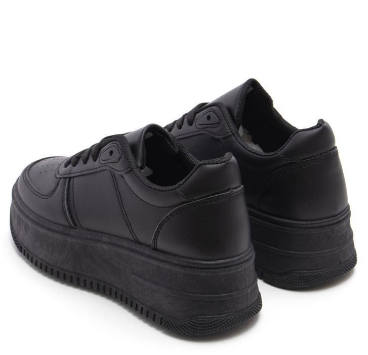 Черни дамски обувки с висока подметка