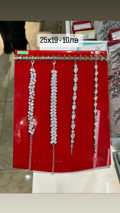 Стойки за бижута