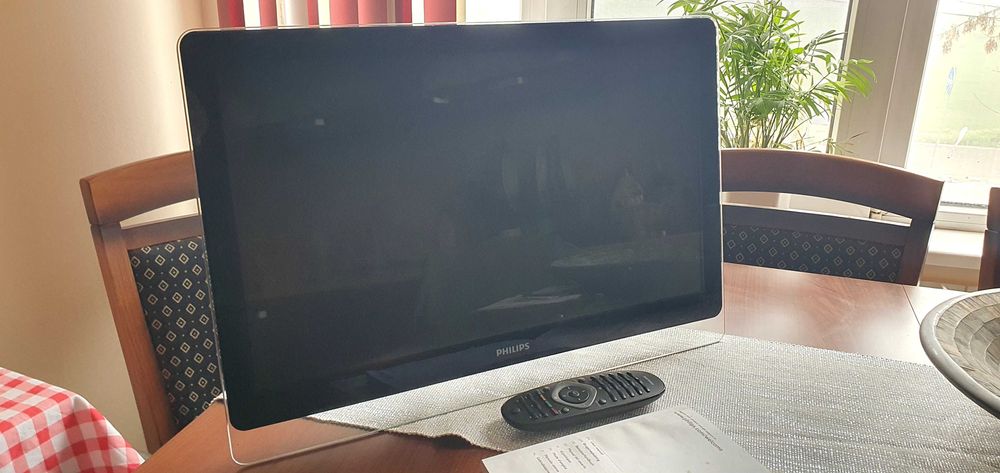 Philips 22" LCD TV 55см телевизор в отлично състояние
