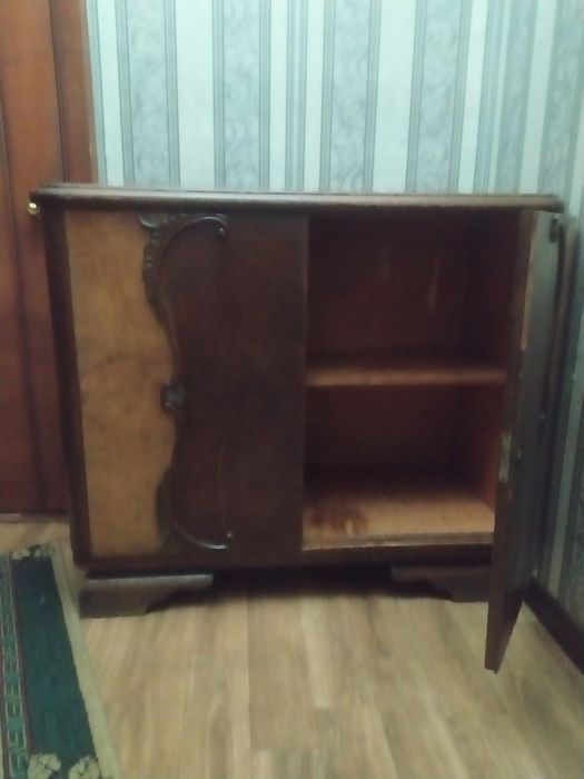 Комод деревянный, орех. 1946 г.