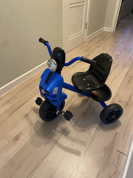 Трехколесный велосипед