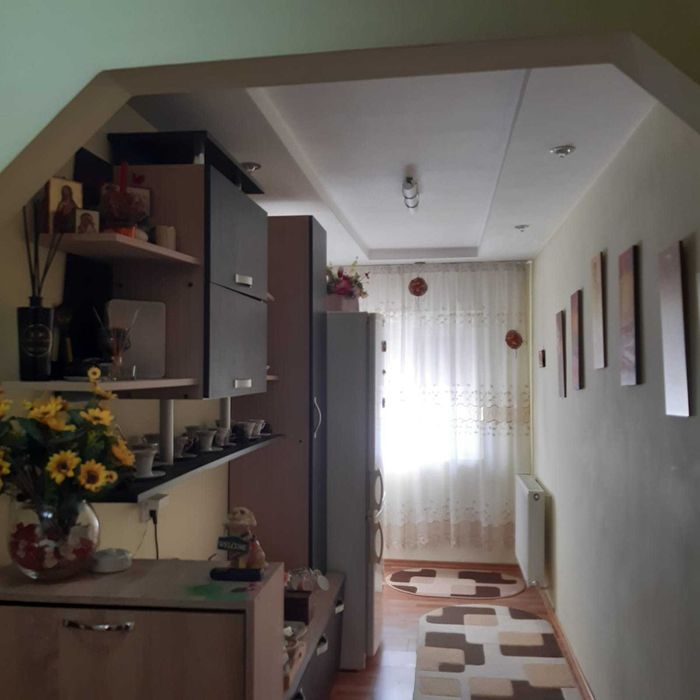 vând apartament in orașul Săveni