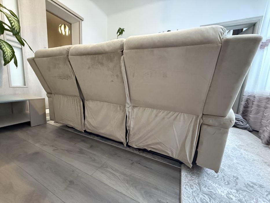 Vand Canapea trei locuri