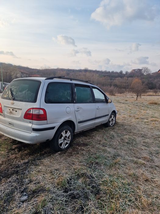 Продавам Форд  на ЧАСТИ. 0899936859