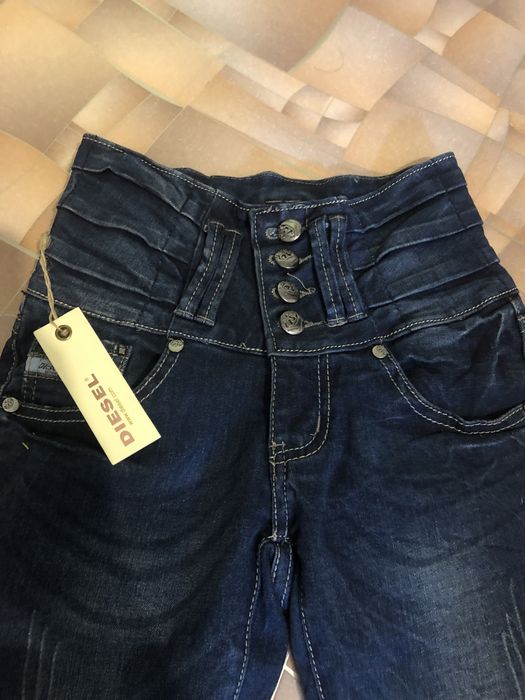 Джинсы новые.