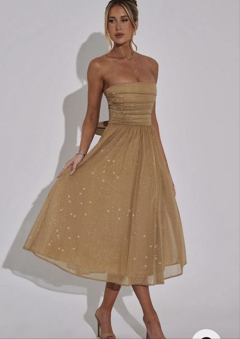 Официална златиста рокля