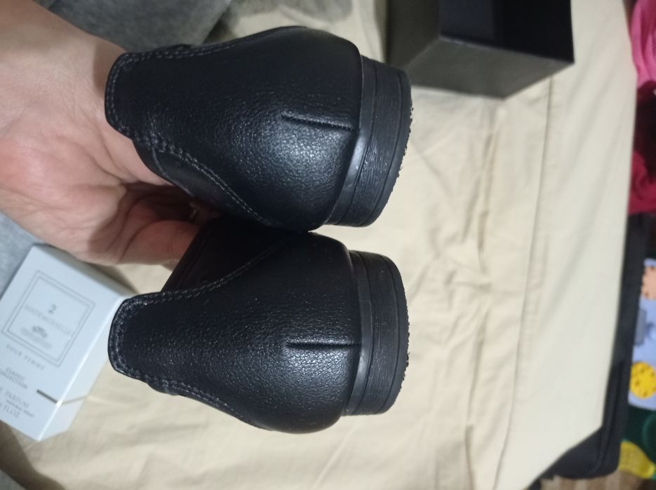 Туфли(балетки) на низком каблуке. Кожаные