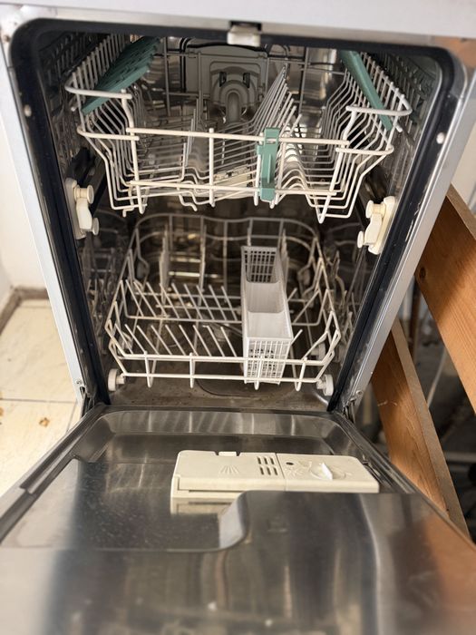 Продам посудомоечную машину