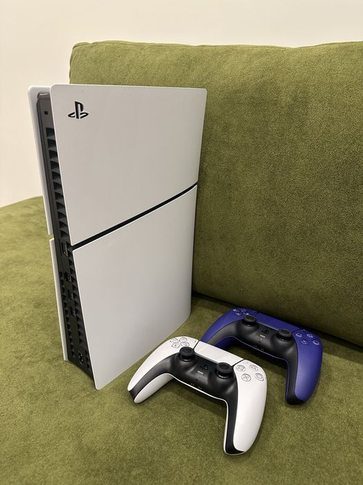 Playstation 5 с дисководом , 2 джойстика