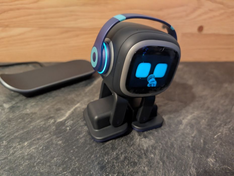 Robot Emo, AI Desktop Pet, Living.AI