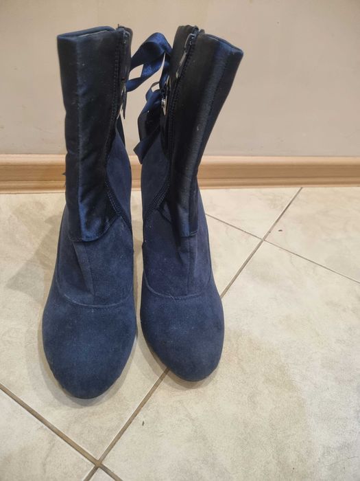 Боти на висок ток