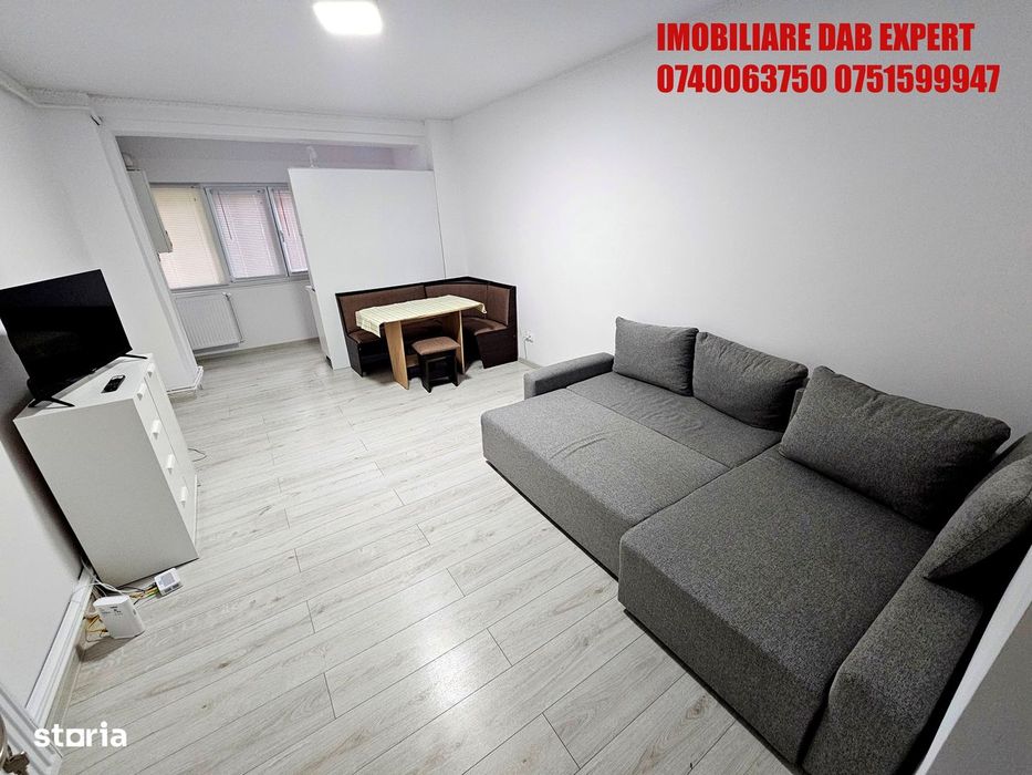 Garsonieră de vânzare, mobilată, cu balcon