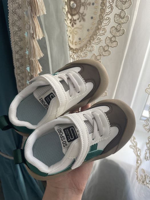 Продам детские кроссовки НОВЫЕ