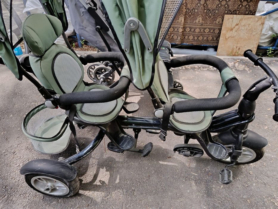 продам две коляски и велосипед для двойни.