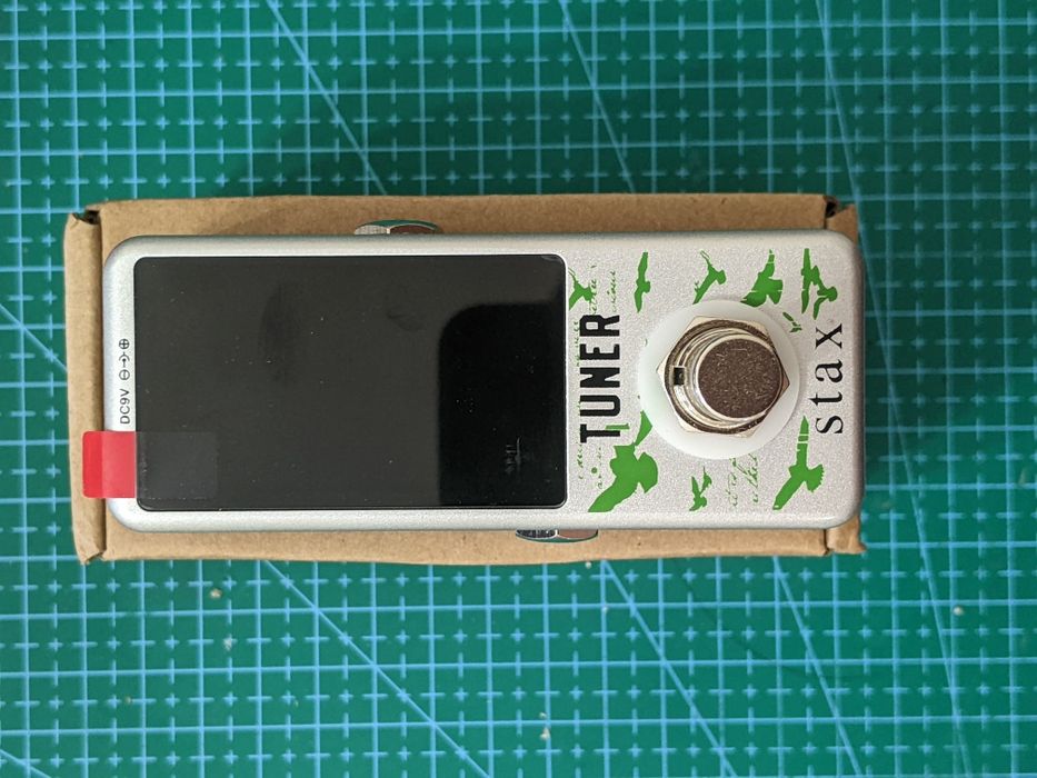 Педали эффектов для гитары. Тюнер и делей