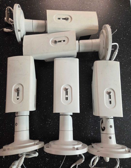 Vând camere IP Hikvision DS‑2CD2T45FWD‑I5 – tehnologie Darkfighter