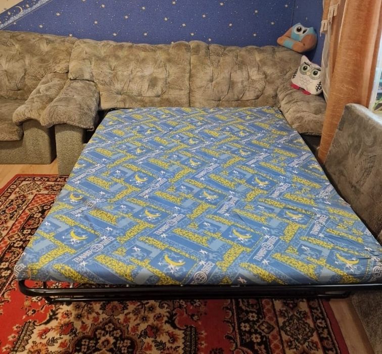 Продам диван трехместный