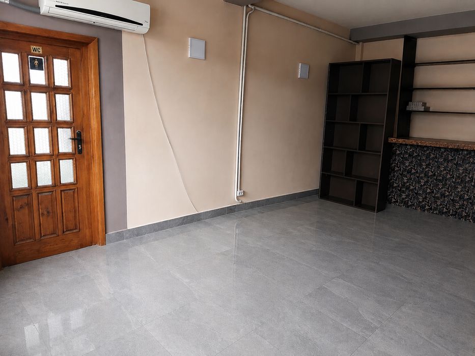 Дава се под наем Магазин в Перник, Изток - 45 кв.м за 348.84 € - Снимка #1