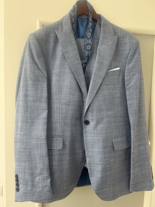 Costum barbatesc impecabil,marimea 52