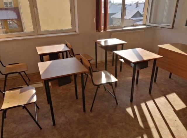 Mese  si scaune scolare