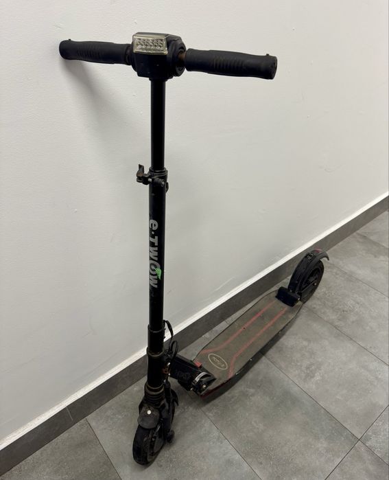 Trotineta E-TWOW Booster Plus - incarcator original