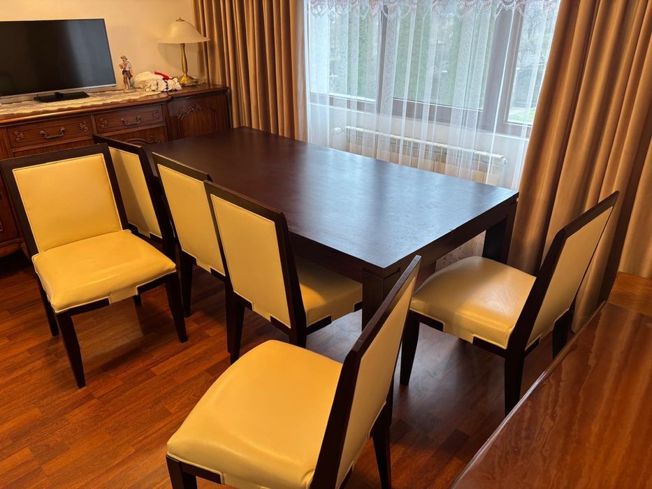 Masa si scaune din lemn masiv