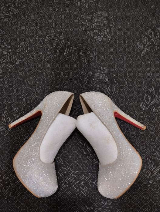 Женские туфли белые