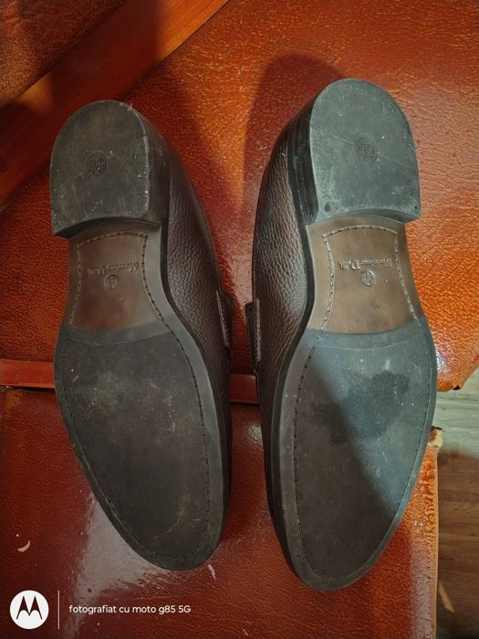 Vând 2 perechii de papuci