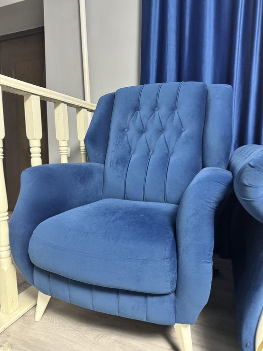 Диван с двумя креслами