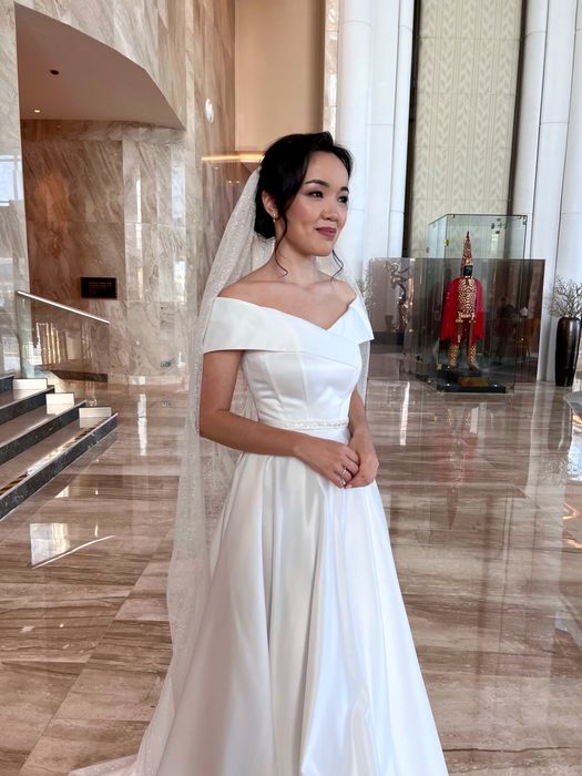 Свадебное атласное платье