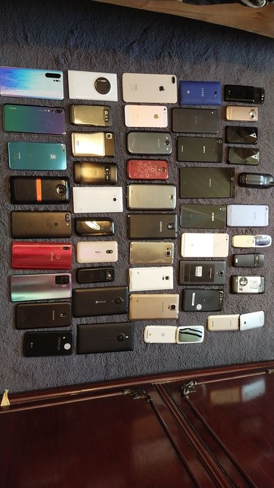 Vând lot de telefoane, la pachet promo,din colecția personală