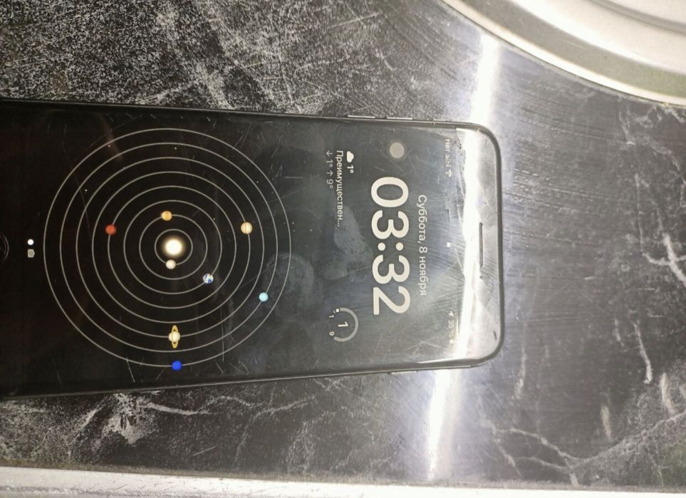 продам Айфон 8+
