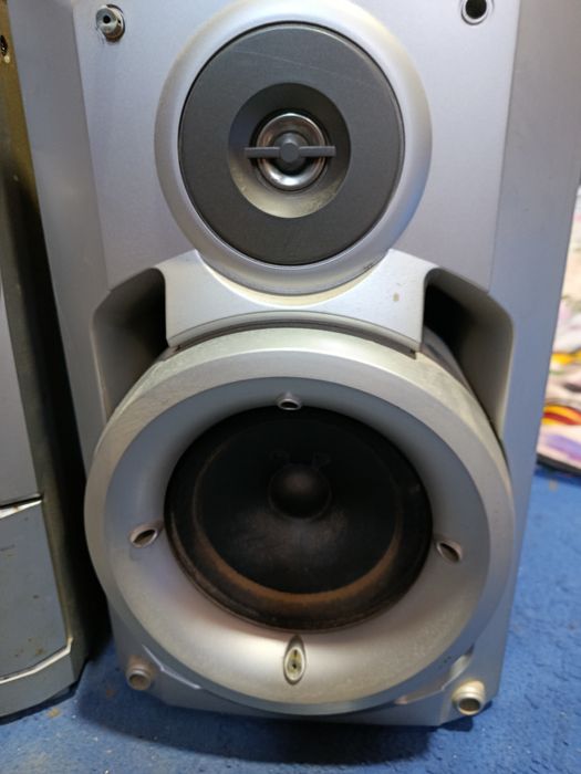 Muzikalniy sentr LG  sotiladi