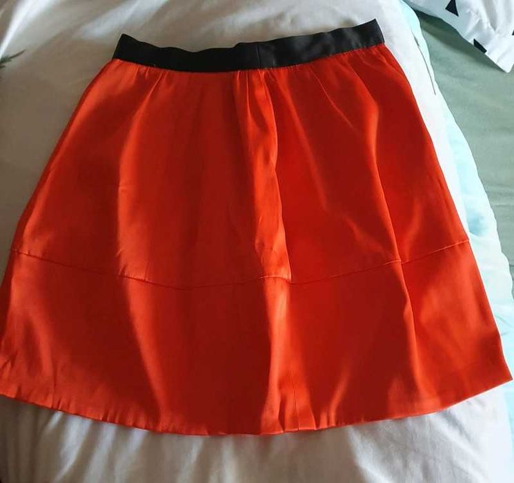 Fustă mini din satin rosie