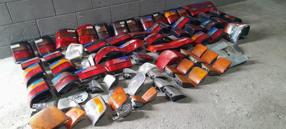 Продам фары разные стопы и магнитолы