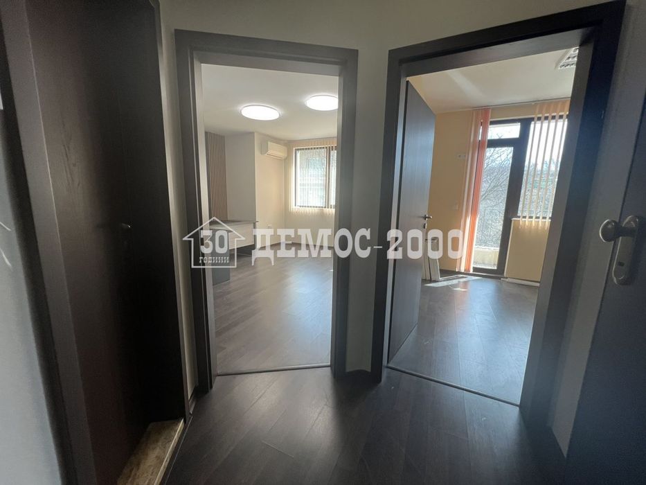 Дава се под наем Офис в Варна, Общината - 62 кв.м за 498.27 € - Снимка #3