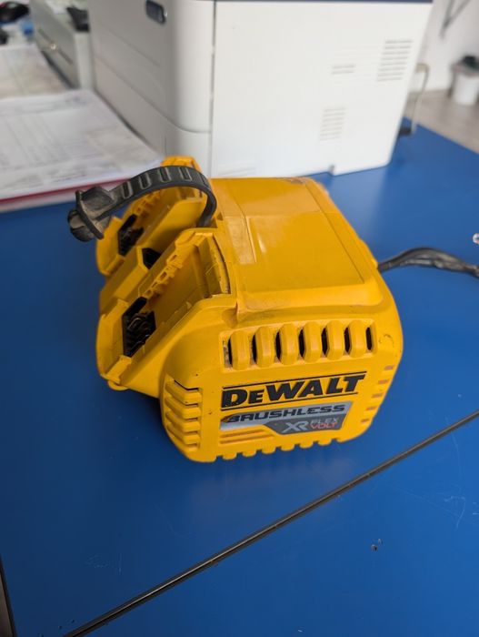 Vând motor Dewalt DHS780