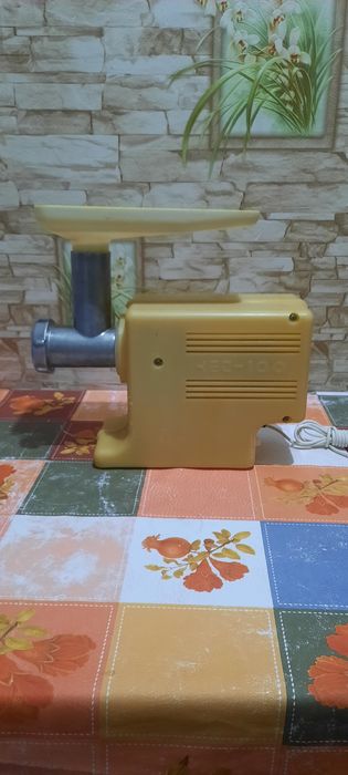 Продаётся Электромясорубка ЭМШ-32/100.