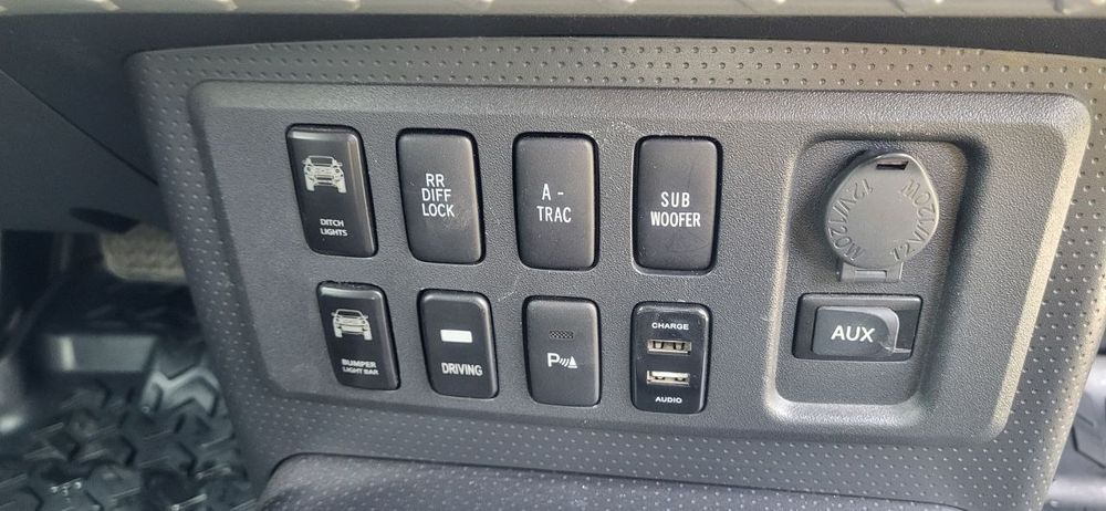 Toyota FJ Cruiser. Два бака 160 л.  Разрешение газ пропан.