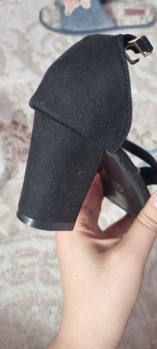 Продам босоножки