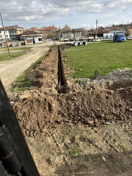 Услуги с мини багер и тристранен самосвал.