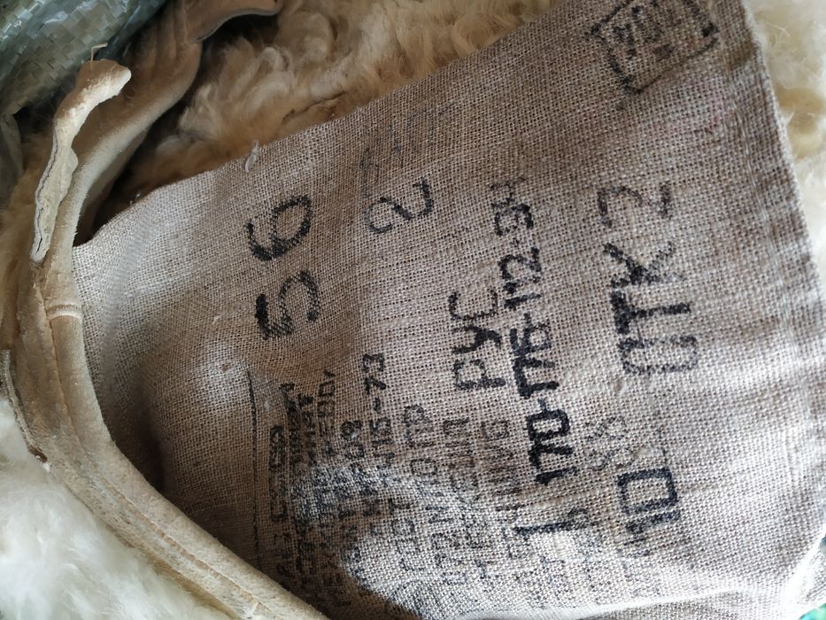 Продается два тулупа-бекеш